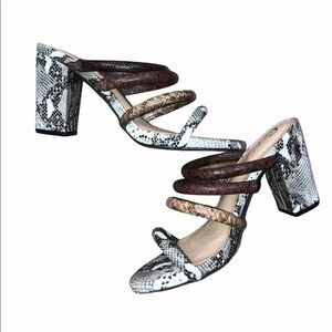 Comfort size 7 faux snakeskin block heels